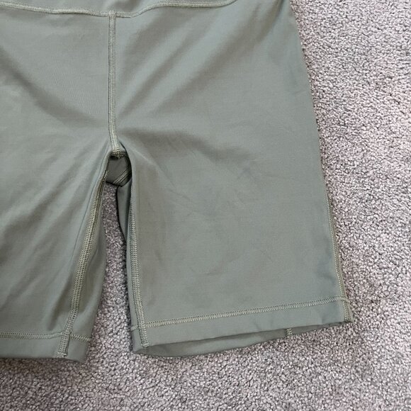 Athleta: Good Condition Ultimate Stash Pocket 7" Short - Picture 4 of 9